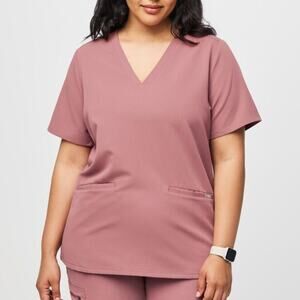 figs | women's casma three pocket salmon scrub top